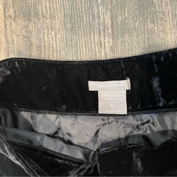 Ann Taylor Signature Fit Women’s Black Velvet Pants Sz 6 lined - Picture 3 of 8